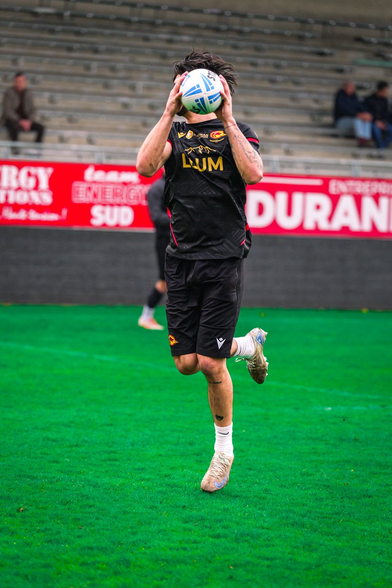 DragonsOfficiel's tweet photo. Guess who? 🧐 https://t.co/zU87YRlsOq