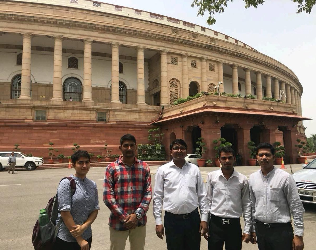 ये रंग पक्का है, ये संग पक्का है 

सहा तो वो भी जो सहा न जा सका……..

उसे गुमाँ है कि मेरी उड़ान कुछ कम है 
मुझे यक़ीं है कि ये आसमान कुछ कम है

आकाश भर बधाईयां Sonia &amp; Deepak 💐
#HPSC