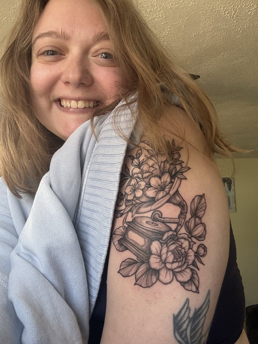 stylscourt's tweet photo. As it turns out, my trick to feeling less insecure about my arms is to just cover them in tattoos! https://t.co/kKEeapv51F
