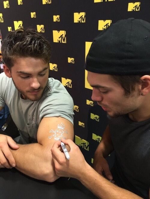 sorilovesthiam's tweet image. is not just a tv show for me okay it’s like a family and im part of it #teenwolf