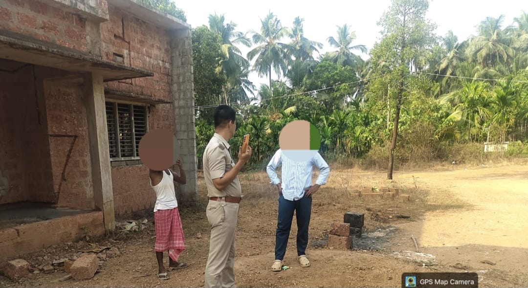 ದಿ 04.03.2026 ರಂದು ನೆಕ್ಕರೆ ಎಂಬಲ್ಲಿ ಮೊಬೈಲ್ ಕಾಣೆಯಾಗಿರುವ ವಿಚಾರವಾಗಿ ಇಬ್ಬರ ವ್ಯಕ್ತಿಗಳ ನಡುವೆ ಗಲಾಟೆ ನಡೆಯುತ್ತಿರುವ ಬಗ್ಗೆ 112 ಗೆ ದೂರುಬಂದ ಮೇರೆಗೆ ಸ್ಥಳಕ್ಕೆ ತೆರಳಿ ವಿಚಾರಿಸಿ ಸದ್ರಿ ವ್ಯಕ್ತಿಗಳಿಗೆ ಗಲಾಟೆ ಮಾಡದಂತೆ  ಸೂಕ್ತ ಕಾನೂನು ತಿಳುವಳಿಕೆ ನೀಡಲಾಯಿತು. <a href="/spdkpolice/">Dakshina Kannada District Police</a> <a href="/112Karnataka/">112Karnataka</a>