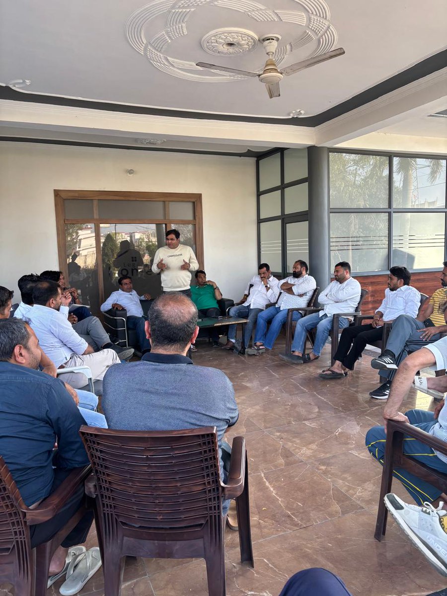 कल गांव  सदल्लापुर में गुर्जर स्वाभिमान संघर्ष समिति की एक महत्वपूर्ण मीटिंग हुई जिसमें निर्णय लिया गया कि बहुत दिनों से दादरी में  रखी वीर गुर्जर शहीद राजा उमराव सिंह भाटी की प्रतिमा की स्थापना के लिए कल दिनाक पाँच मार्च को मुख्यमंत्री योगी आदित्यनाथ को ज्ञापन दिया जाएगा