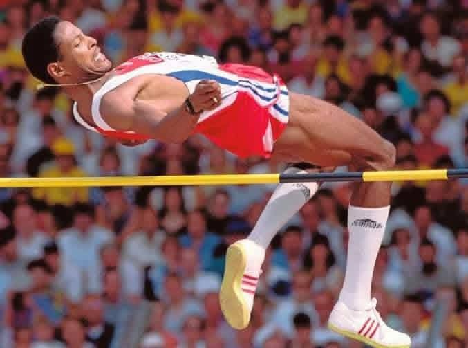 GHNordelo5's tweet photo. Muchas felicidades al gran Javier Sotomayor, que hoy celebra los 37 años de su vigente récord mundial bajo techo, -2.43m-  una de las marcas más antiguas del Atletismo. #Cuba #CDRCuba #JavierSotomayor https://t.co/YPVkqgE495