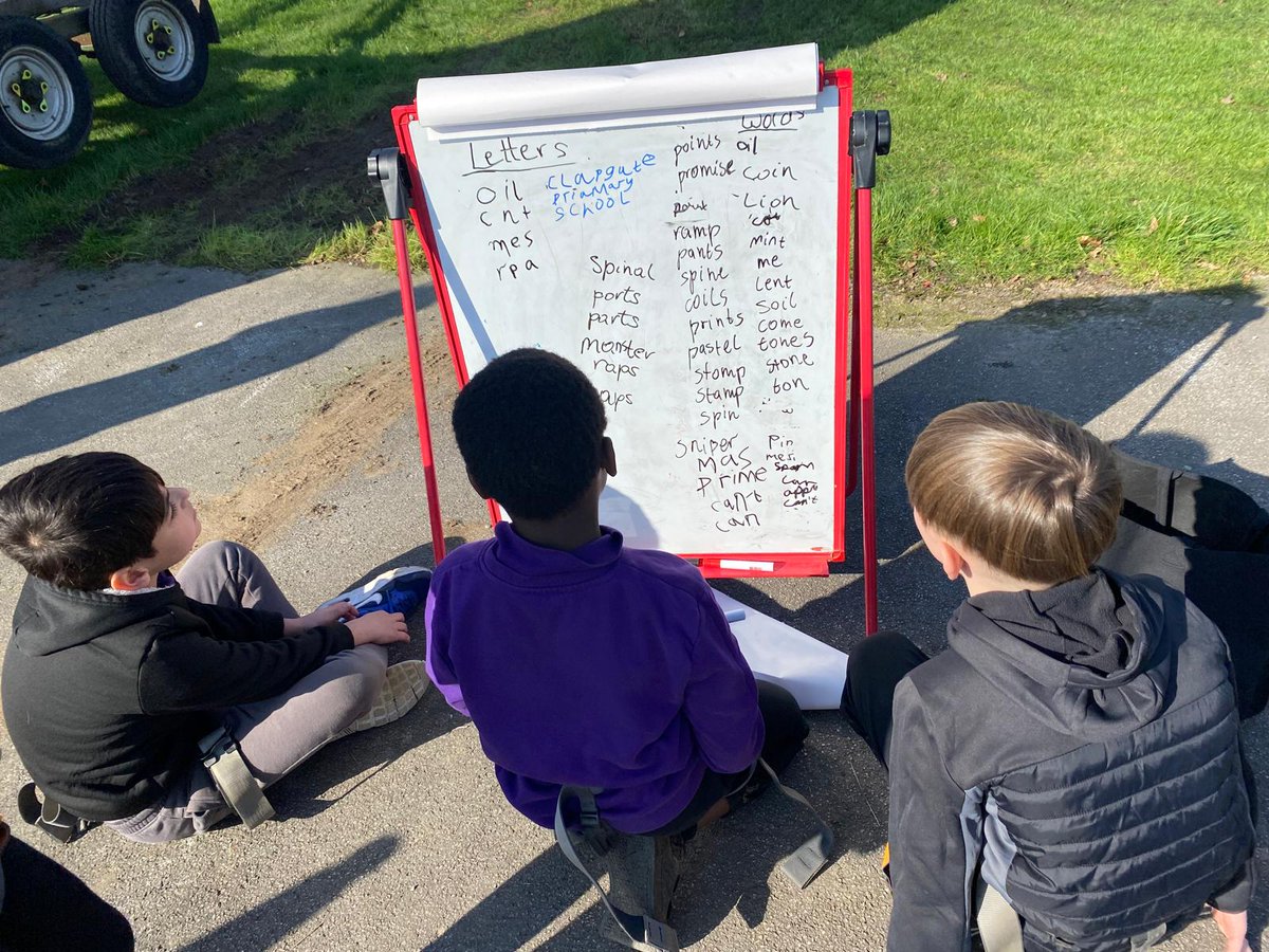 LeedsActiveSchs's tweet image. Our Taskmaster Challenge is well underway, and what a glorious day it is for it here at the marvellous @HerdFarm ! #teamwork #getmoving @schoolwellbeing @Child_Leeds @LeedsPlay