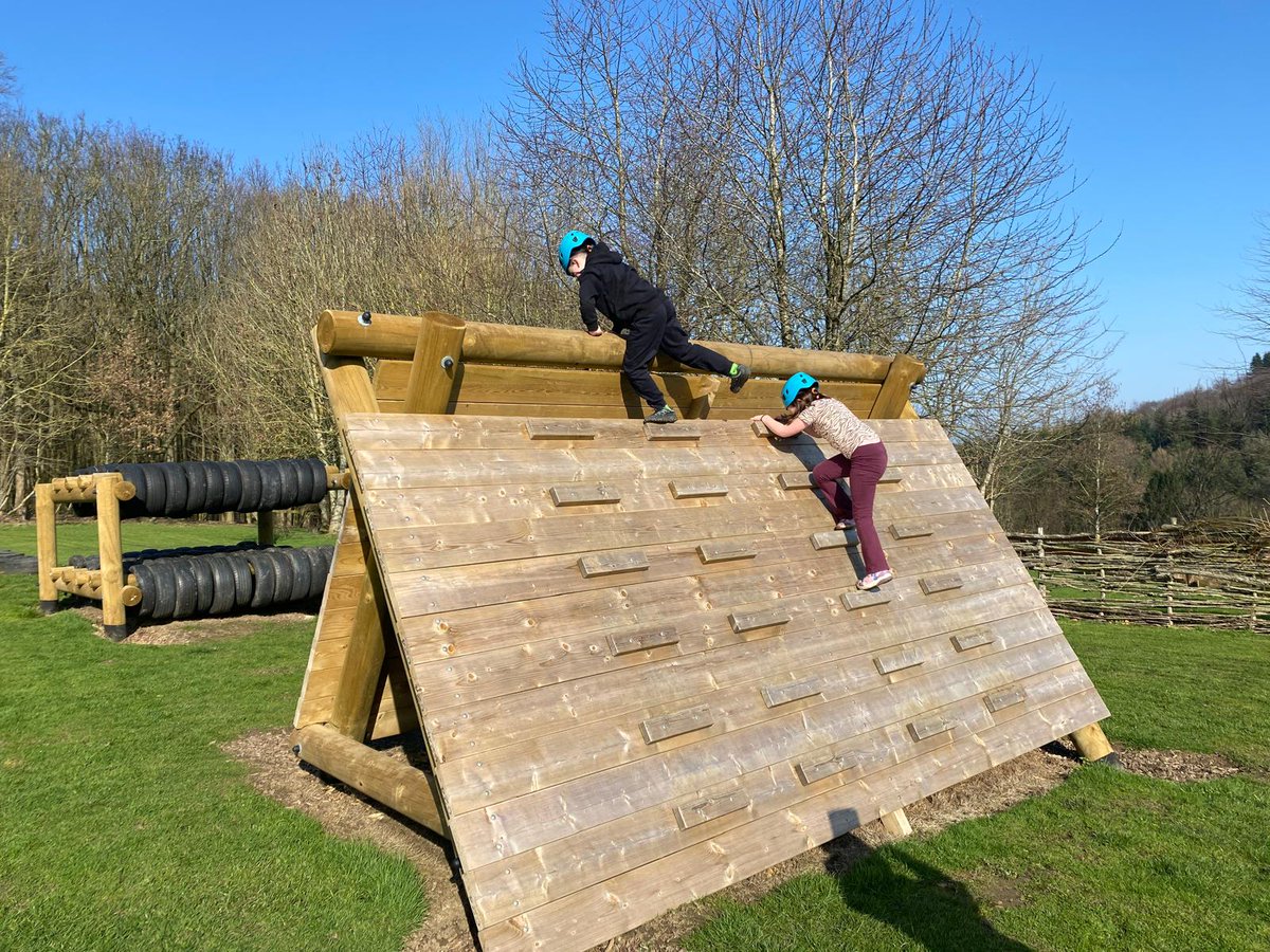 LeedsActiveSchs's tweet image. Our Taskmaster Challenge is well underway, and what a glorious day it is for it here at the marvellous @HerdFarm ! #teamwork #getmoving @schoolwellbeing @Child_Leeds @LeedsPlay