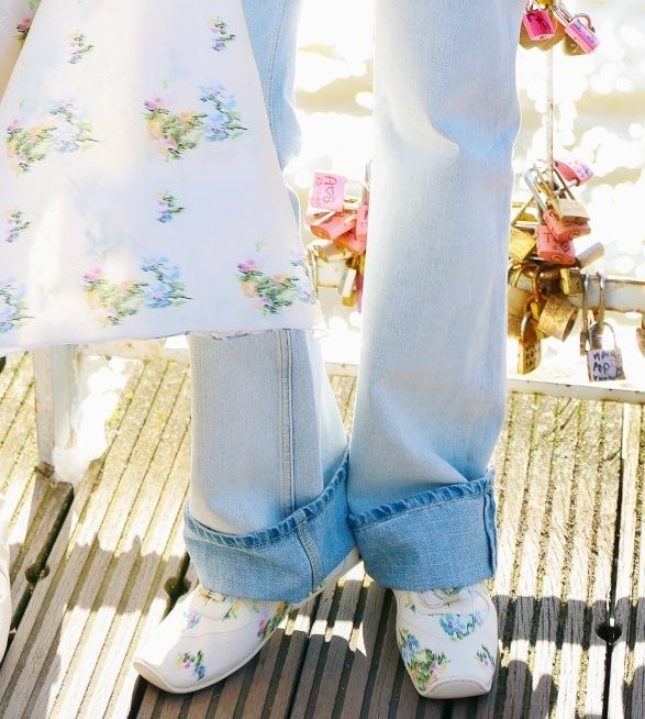 ormspmouse's tweet photo. wait does the print of ling shoes match orm's dress???? 
#lingorm https://t.co/AVnXZGbIFh