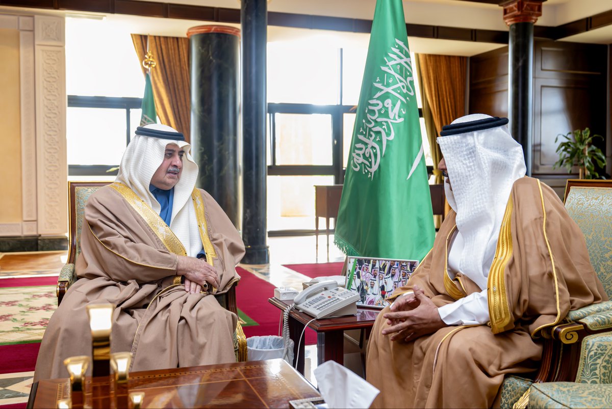 TabukPrincipal's tweet photo. ثمن سموه حصول مطار الأمير سلطان بن عبدالعزيز الدولي بمنطقة تبوك على جائزة أفضل مطار في تجربة المسافر في الشرق الأوسط ..
سمو #أمير_منطقة_تبوك  يستقبل مدير مطار الأمير سلطان بن عبدالعزيز الدولي بتبوك صلاح بن فالح البلوي https://t.co/C9nxJ1ErzB