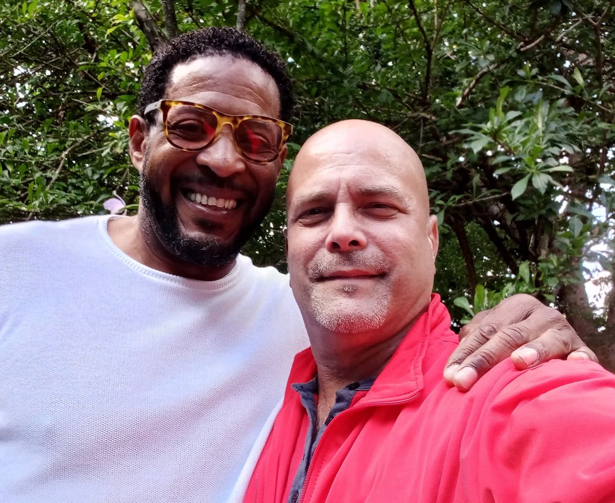 Muchas felicidades al gran Javier Sotomayor, que hoy celebra los 37 años de su vigente récord mundial bajo techo, -2.43m-  una de las marcas más antiguas del Atletismo. #Cuba #CDRCuba #JavierSotomayor