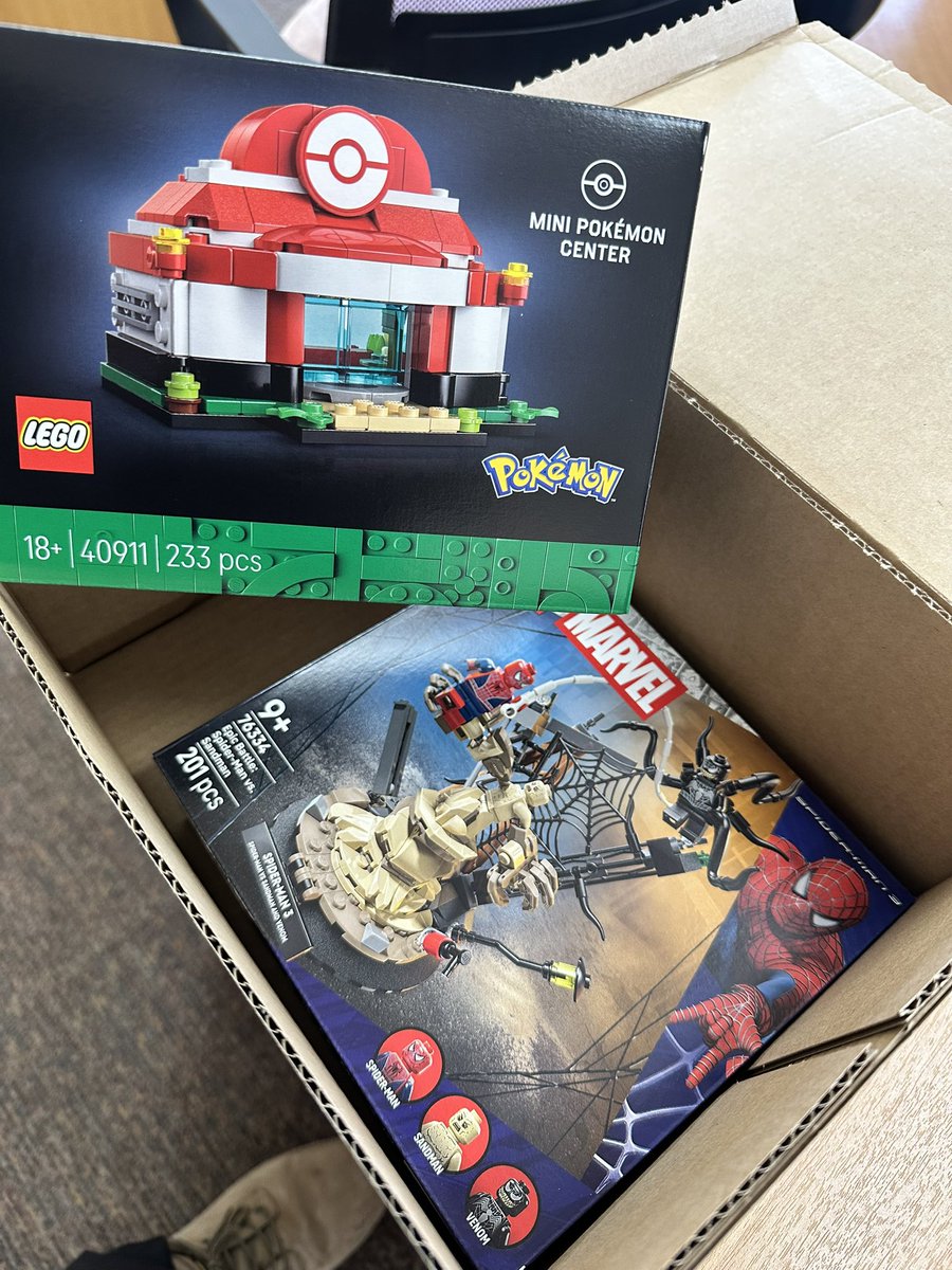 scotty889's tweet photo. New Lego day is a always good day. https://t.co/vnOG2xPoAP