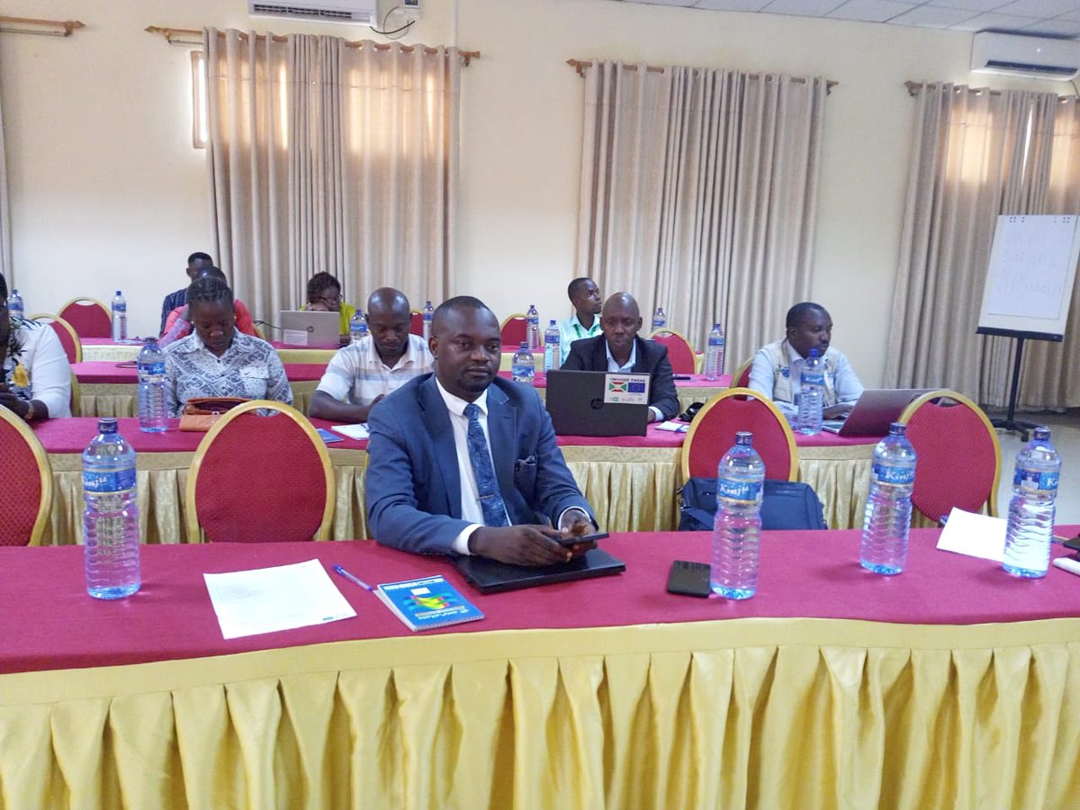 msp_burundi's tweet photo. Ce mardi 03 mars 2023, le Directeur de la Promotion de la Santé Dr @NDAYIKEZAPolyc1 a procédé à l'ouverture d'un atelier de capitalisation et d’élaboration de la stratégie de sortie du projet « #TWIVUZE #TWESE » Appui à la stratégie de #santé #communautaire #burundaise mis en œuvre par @WeWorldGlobal et #IADH, avec l’appui de l’Union européenne.
Selon @NDAYIKEZAPolyc1, ce projet a renforcé la gouvernance communautaire, les capacités des acteurs locaux et le lien entre communauté et système de #santé.
La santé communautaire est un pilier de résilience nationale. A-t-il ajouté.
#SantéCommunautaire #Burundi #Résilience #SantéPublique.