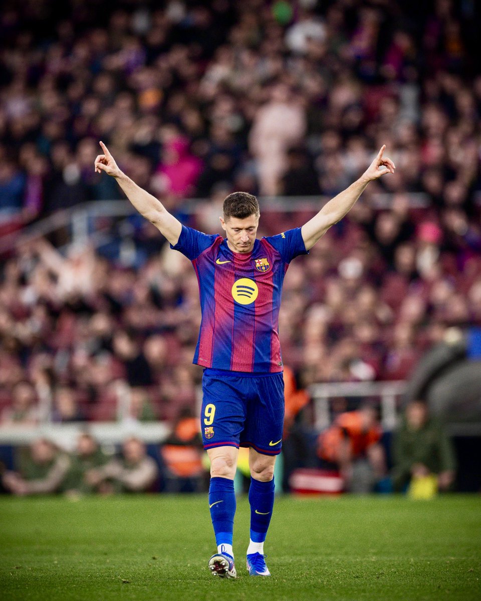 🚨🚨🎖️| 𝗕𝗥𝗘𝗔𝗞𝗜𝗡𝗚: Robert Lewandowski s’est entrainé avec l’équipe aujourd’hui ! Le polonais portera désormais un masque de protection. Il devrait être de retour ce week-end pour le déplacement à Bilbao. 🔙🇵🇱

(<a href="/monfortcarlos/">Carlos Monfort</a>)