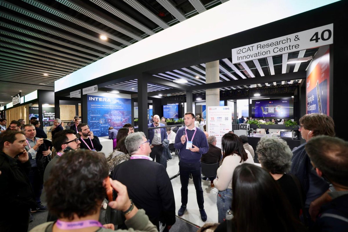 i2CAT's tweet photo. @govern @orange_es @vodafone_es @Telefonica @GrupoSalto @MWCapital @tic @empresacat 📍 Els agents de les #ÀreesDigitals visiten l'estand d'#i2CAT al #MWC26 per conèixer el #6GStarLab.

🛰️ Una aposta per la recerca d'avantguarda en #6G per liderar la propera generació de connectivitat amb tecnologia dissenyada i fabricada a Catalunya. https://t.co/bWLKCbb3oo