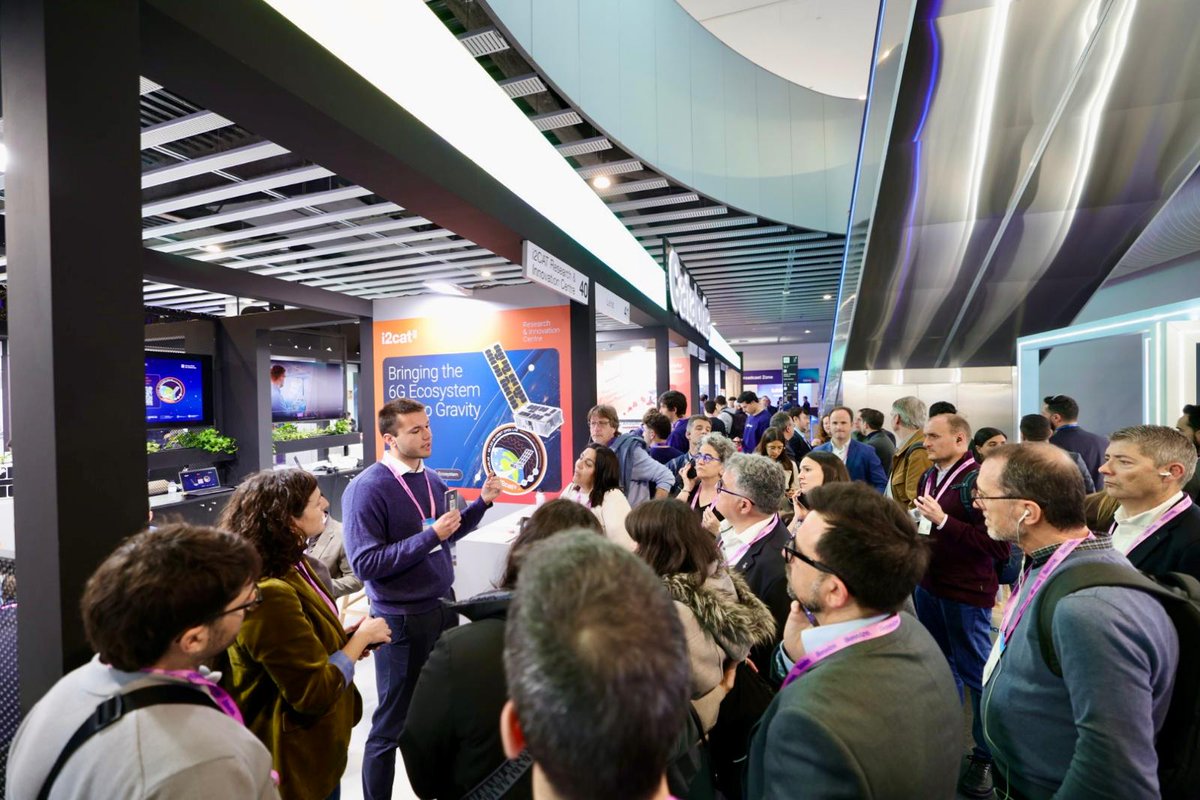 i2CAT's tweet photo. @govern @orange_es @vodafone_es @Telefonica @GrupoSalto @MWCapital @tic @empresacat 📍 Els agents de les #ÀreesDigitals visiten l'estand d'#i2CAT al #MWC26 per conèixer el #6GStarLab.

🛰️ Una aposta per la recerca d'avantguarda en #6G per liderar la propera generació de connectivitat amb tecnologia dissenyada i fabricada a Catalunya. https://t.co/bWLKCbb3oo