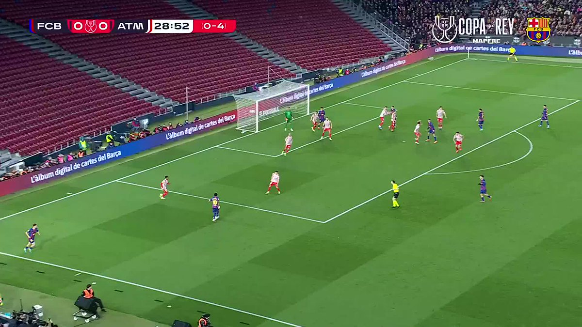 😍 Inscrire son premier doublé avec le Barça dans un tel match, c'est bon signe. N'est-ce pas, Marc Bernal ? #MadeinLaMasia