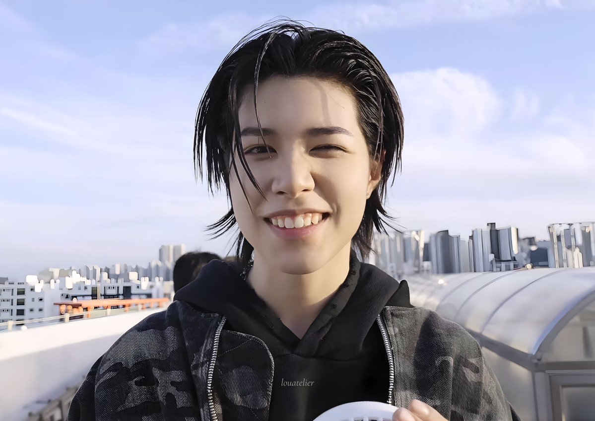 louatelier's tweet image. debut ep photoshoot behind
#LOUIS #루이 #LNGSHOT #롱샷