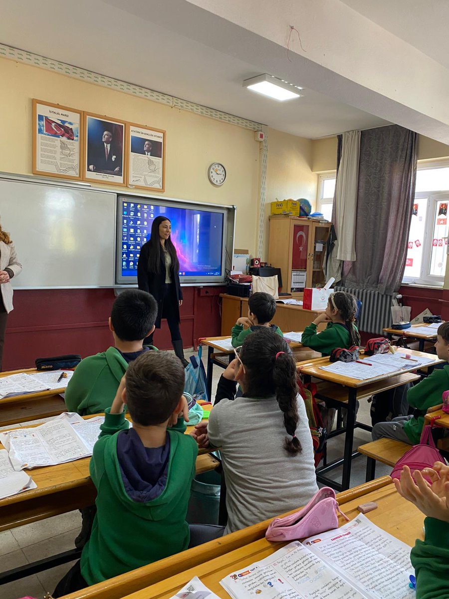 manisamemsaglik's tweet photo. 🥦4 MART DÜNYA OBEZİTE GÜNÜ ETKİNLİKLERİ 💪🏻
Saruhanlı/Neval Yaralı Milli Egemenlik İlkokulunda obezite farkındalık eğitimleri verildi.
#obezite #4mart #okulumdasağlıklıbesleniyorum
@tcmeb @Yusuf_Tekin @meb_dhgm @omurfatih @mebisgb @ozkan_meb https://t.co/3Got6DlQ0u
