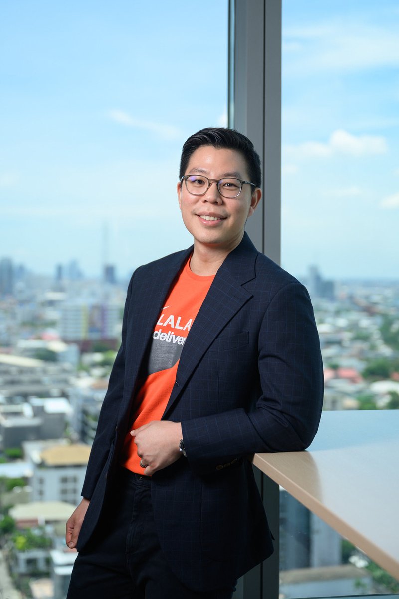 startalkent's tweet image. ลาลามูฟ คว้า “เจฟ ซาเตอร์” นั่งแท่นแบรนด์แอมบาสเดอร์คนใหม่! เขย่าตลาดปี 2026เจาะกลุ่มคนรุ่นใหม่ เปิดตัวแคมเปญ “ตัวจริงเรื่องการส่งด่วน” อัดโปรแรงมัดใจฐานแฟนคลับ

#Jeffsatur #lalamove

อ่านเพิ่มเติม: m.facebook.com/story.php?stor…