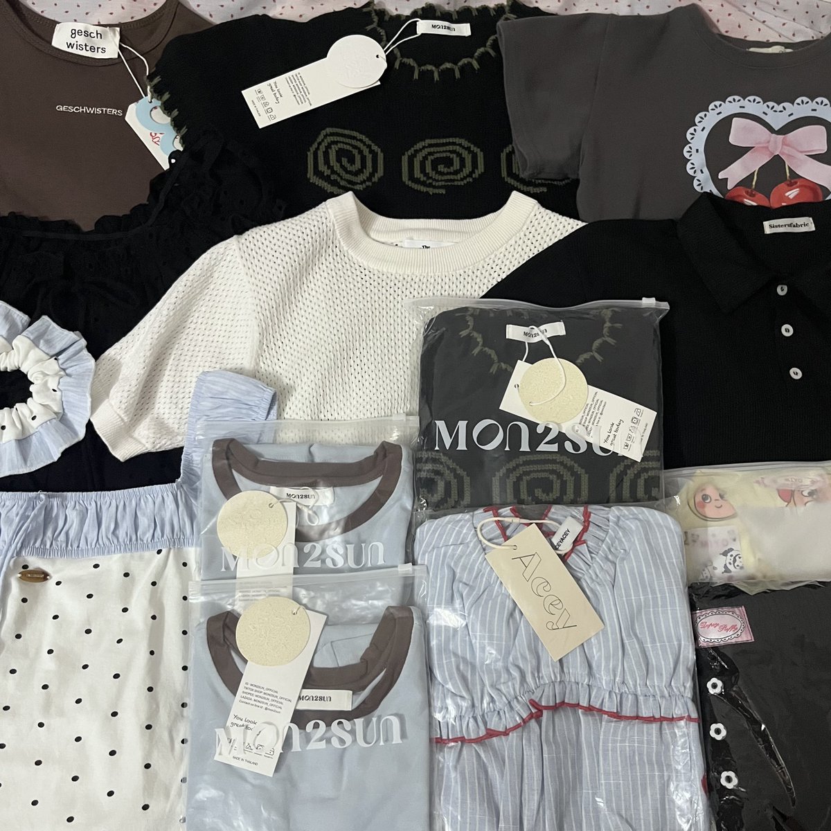 lily_alindaXIV's tweet photo. ♡  ส่งต่อเสื้อผ้า มีเยอะกว่าในรูปค้าบ🥯 𓈒 
💬 ลงพรุ่งนี้ 04/03˖ ･ 19:00 น.

𓈒 * ﹆ รี+ปัก+ฟอล ลด 5 ค่าส่ง 40฿👀

#โล๊ะตู้เสื้อผ้า #ส่งต่อเสื้อผ้�� #ส่งต่อเสื้อผ้ามือสอง #เสื้อผ้ามือหนึ่ง #ส่งต่อราคาถูก #ส่งต่อstylist #stylist #ส่งต่อcintage #cintage #vghbkk #bemingbkk https://t.co/sbmcnQjVep