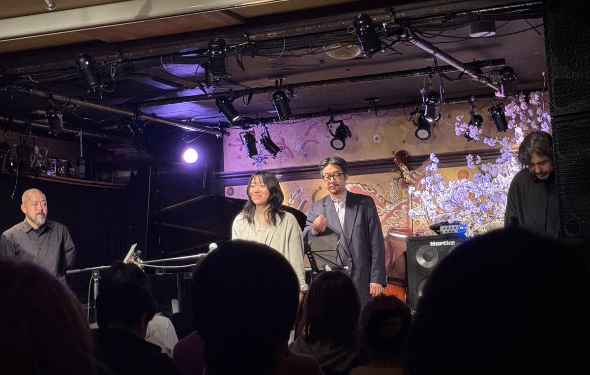 aki19541211's tweet photo. 2026/03/03東京都渋谷区
●Luca Delphi(ルカ•デルフィ)
＃LucaDelphi    g,vo
＃千葉広樹　cb
＃山内弘太　g
＃yatchi        pf https://t.co/2b3izsUEDL
