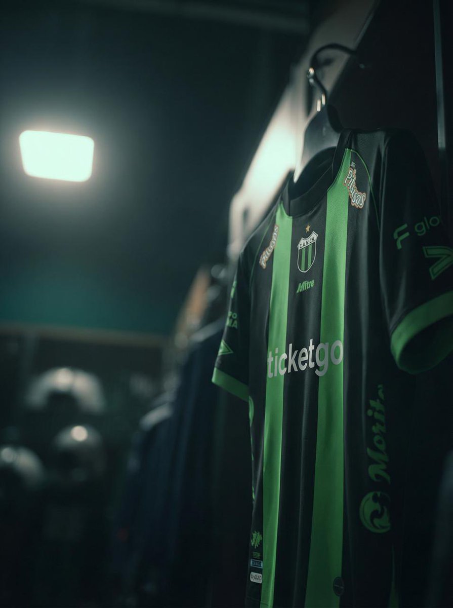 NuevaChicago's tweet photo. PREVENTA CAMISETA OFICIAL 2026 

🗣️Ya podés comprar la nueva camiseta oficial.

🛍 PREVENTA EXCLUSIVA en sucursal polideportivo.

⛔️ Stock limitado de 300 camisetas.
💲 $70.000.

Nueva piel de 🐂💚🖤 https://t.co/NYSvMChCtg