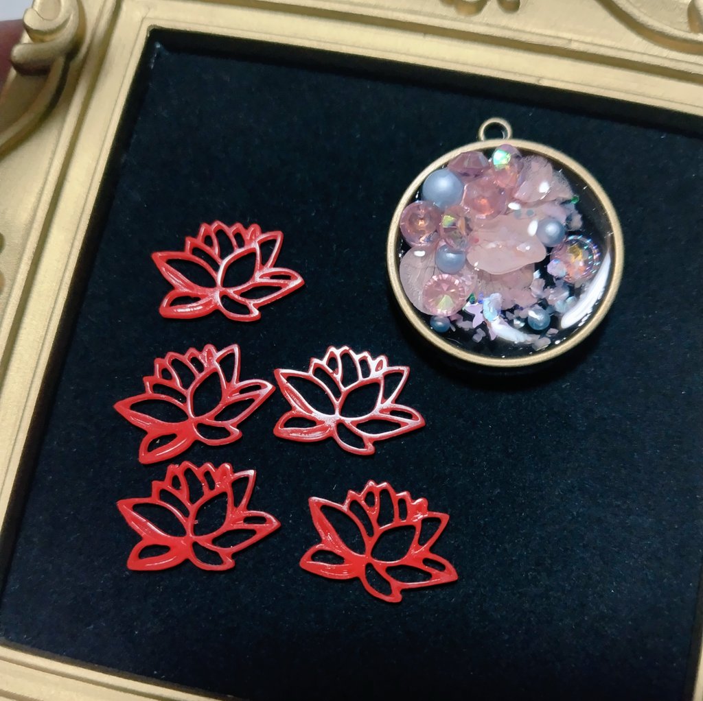 久しぶりのレジンに挑戦！ 春向けのアクセサリーを作りたいなぁ