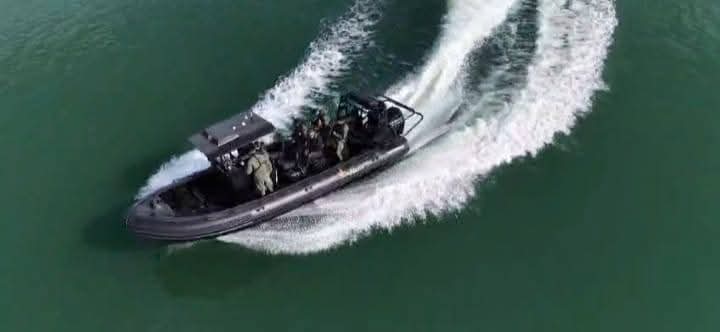 FUTER_ET's tweet image. El Regimiento de Pontoneros y Especialidades de Ingenieros Nº 12 #RPEI12 del #MING ha recibido las nuevas embarcaciones del Ejército #ET para la Compañía de Operaciones Anfibias.
Máximas prestaciones de navegabilidad y excelentes resultados anfibios.
#SomostuEjército