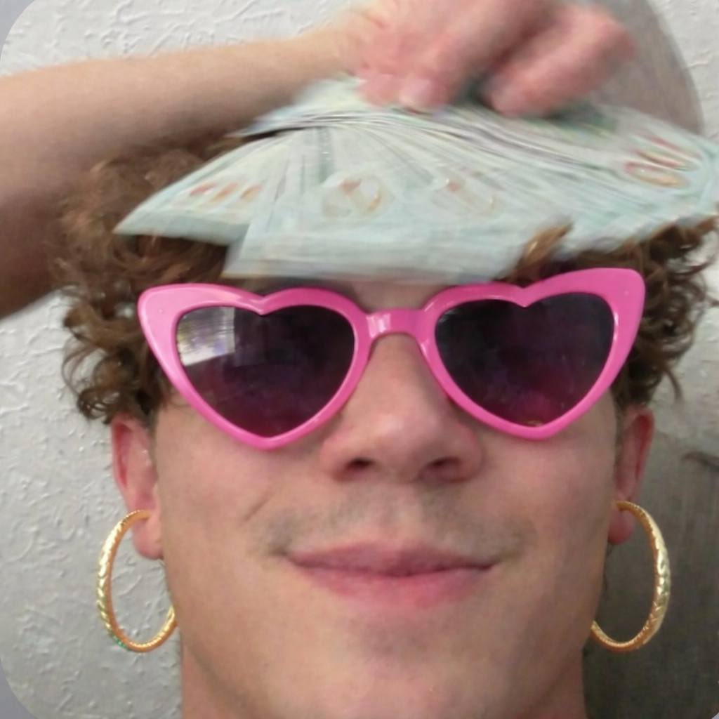 AlmightyGay tweet media