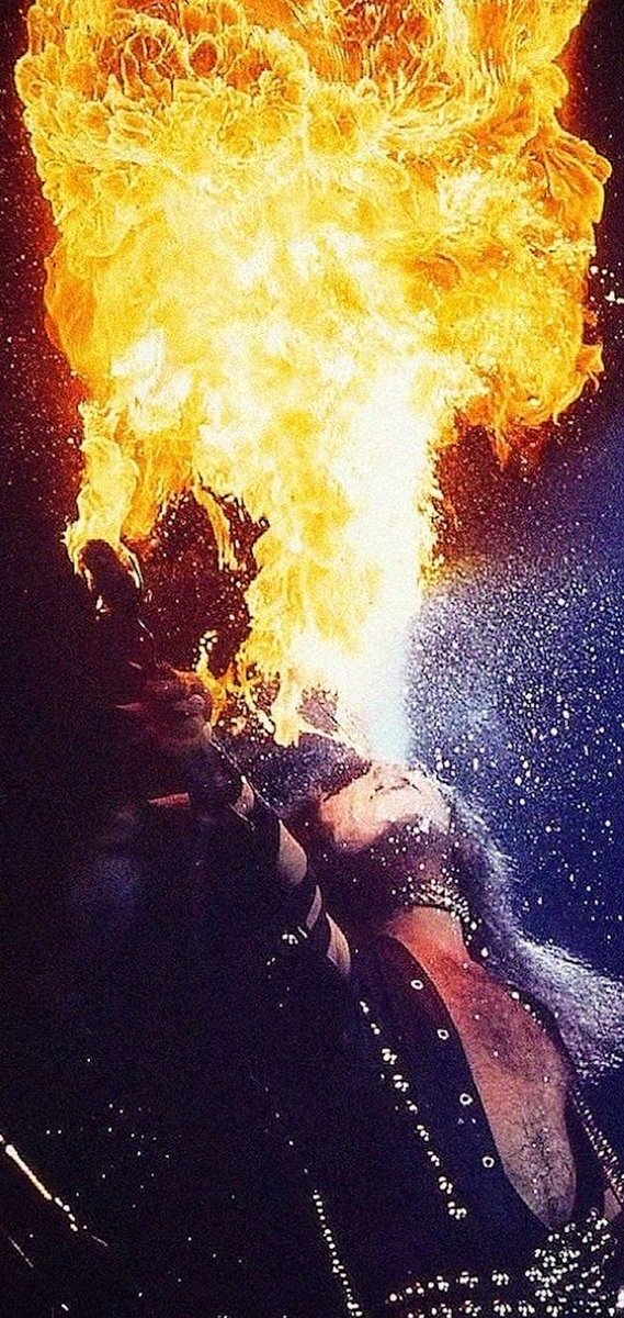 Gene Simmons 🔥🤟( ✸👅✸)🤟🔥