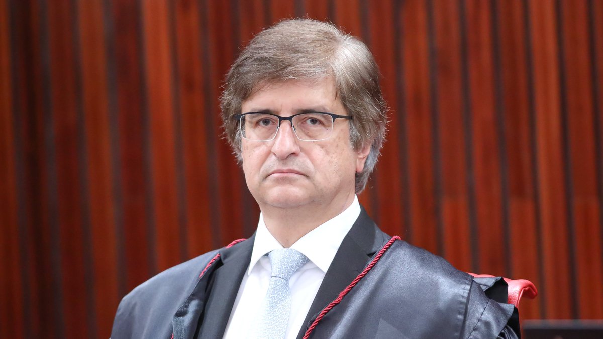 No pedido de Mendonça sobre a prisão de Vorcaro, a PGR de Gonet disse que não havia “indicação de perigo iminente, imediato” que justificasse análise urgente.

Claro. Ele só invadiu sistemas da PF, do MP e da Interpol e mandou quebrar dente de jornalista.

Nenhum perigo.