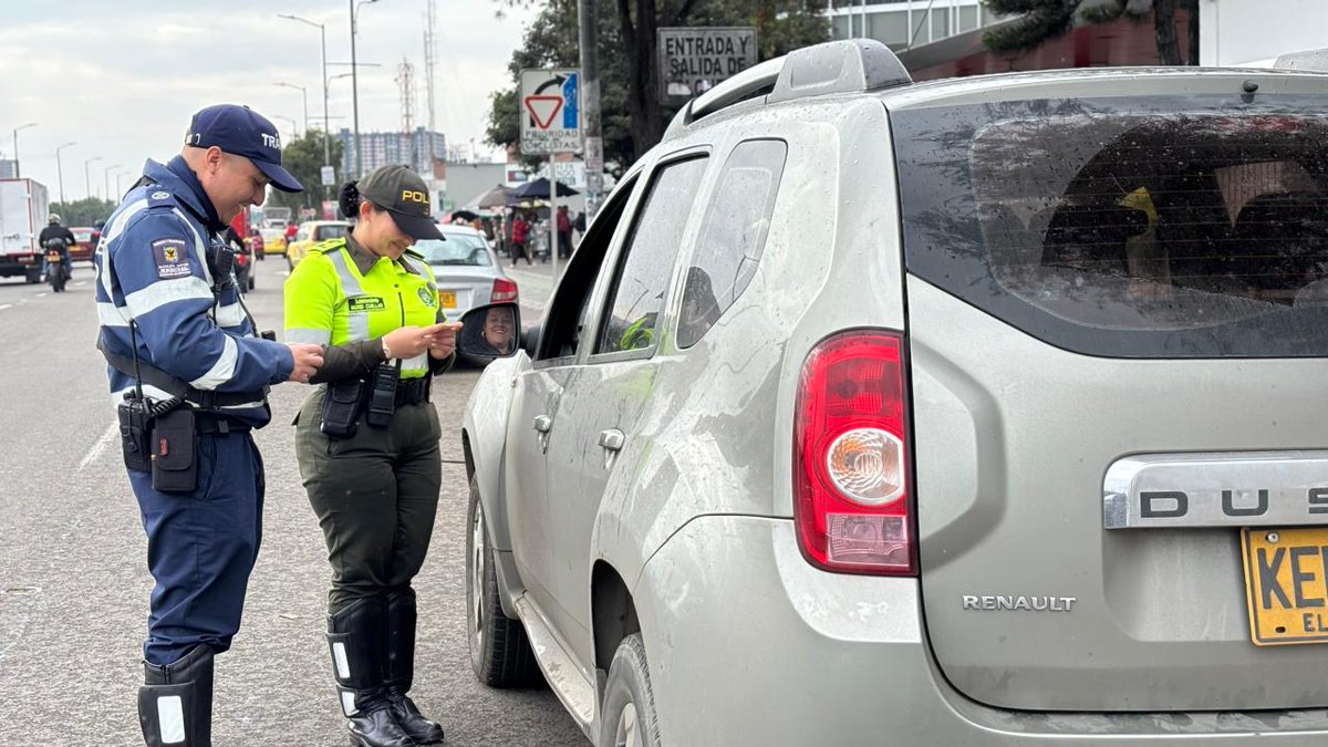 Policía de Tránsito Bogotá tweet media