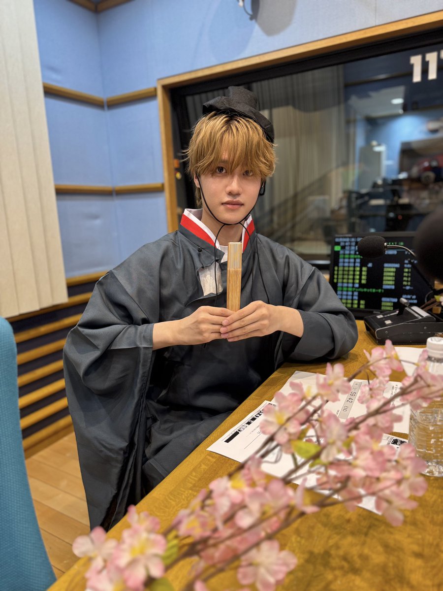kj_nextmbs's tweet photo. 【御成り ふが麻呂さま】

めっちゃ良いことを言っていたのに、
句に直すとなると
急に調子が悪くなるふが麻呂さま。

ただ、本人的には
生み出された句(息子娘たち)とともに
いつか教科書に載るつもりらしいです。

#関ジュヤンネク https://t.co/vBjbYWkCvz