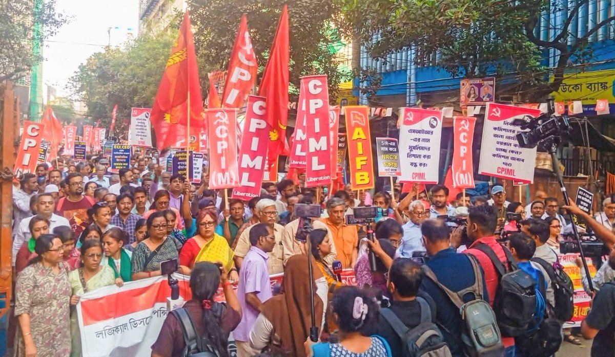 বামপন্থী দল সমুহের ডাকে নির্বাচন কমিশন অভিযান...
ভোটাধিকার বাঁচাও, গণতন্ত্র বাঁচাও, #BanglaBachao