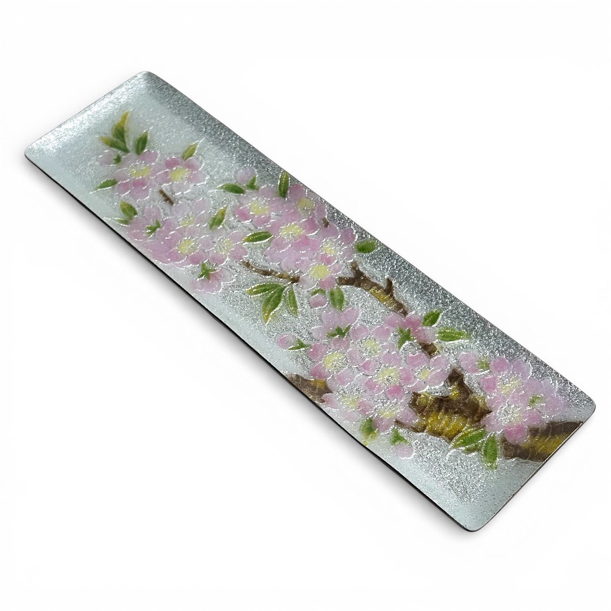 show_mon_art's tweet photo. This mini pen tray features a cherry blossom design and is crafted by a workshop that has specialized in traditional Japanese cloisonné for nearly 50 years.

Paired with an incense holder, it serves beautifully as an elegant incense plate.
#cherryblossom

https://t.co/YYLIr5xR9n https://t.co/EQLUpVpjac