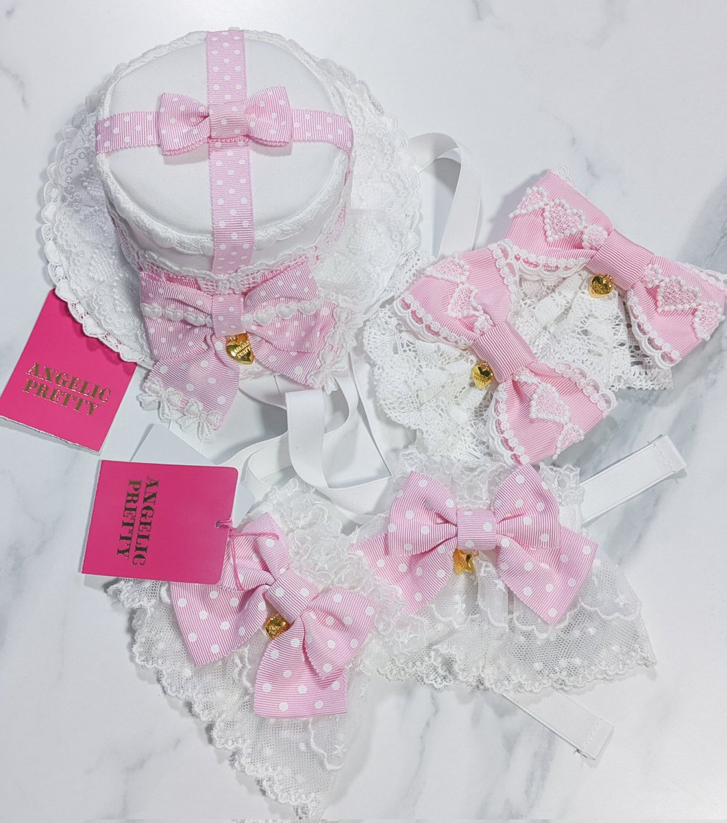 こないだセール最終日に滑り込みで購入したミニハット！まさか今更