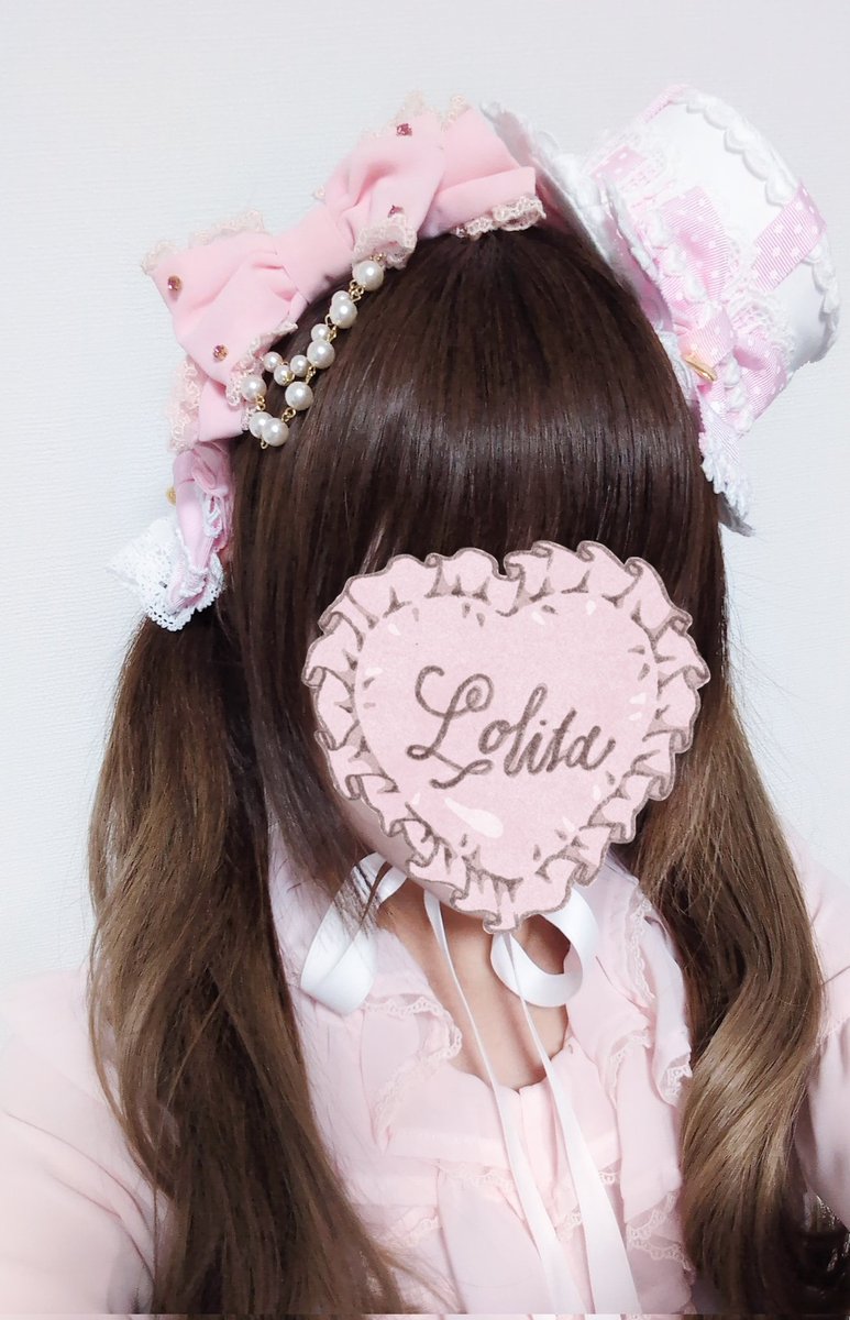 こないだセール最終日に滑り込みで購入したミニハット！まさか今更