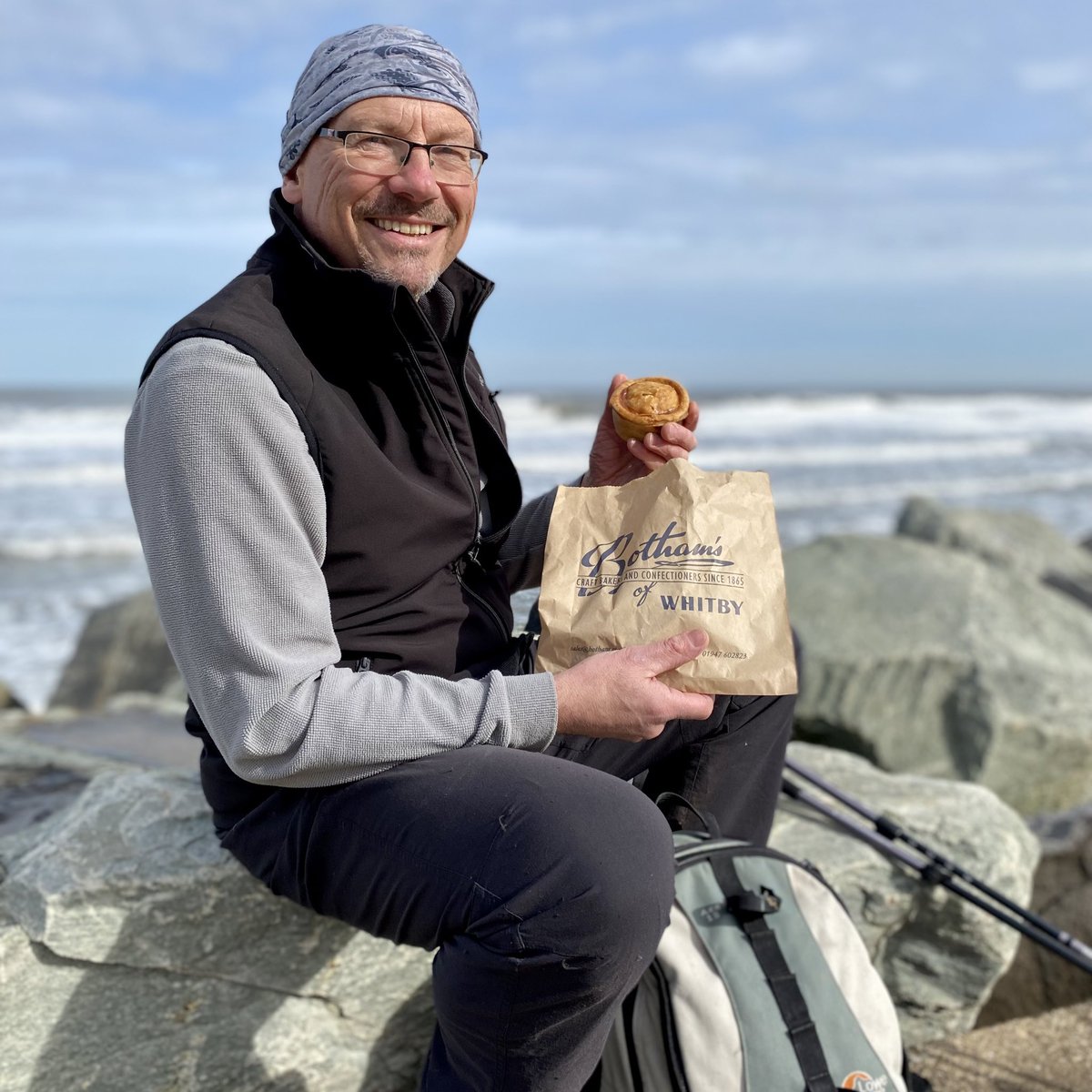 BothamsofWhitby's tweet photo. It’s #BritishPieWeek
🐷 Botham’s Pork Pies are endorsed by Head Baker Jo Botham who tries them on a regular basis, purely for quality control….ahem! 😂👍
In shops now!
#britishpieweek #bothams #porkpie #elitepie #pie https://t.co/WoMqanlScs