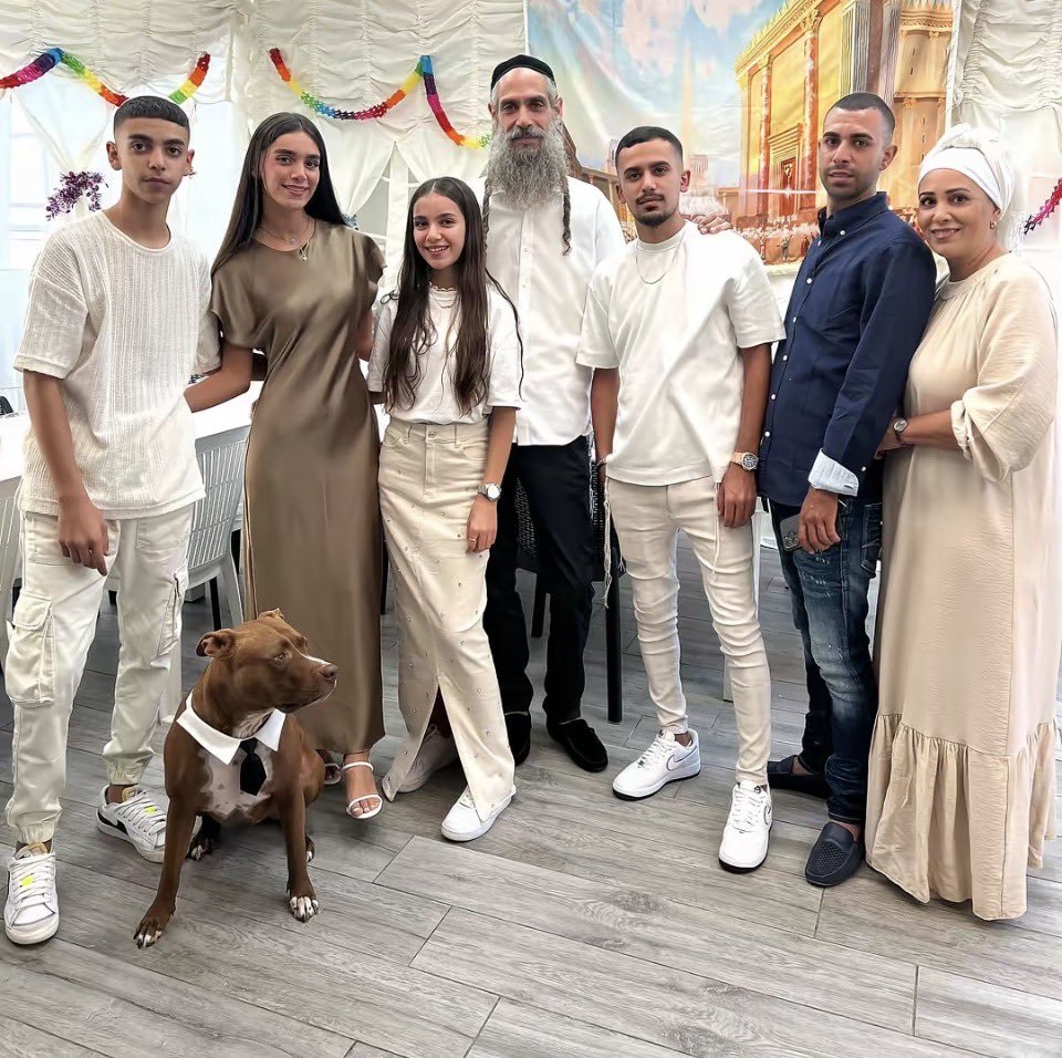 Yarden Azizi 🖤 tweet media