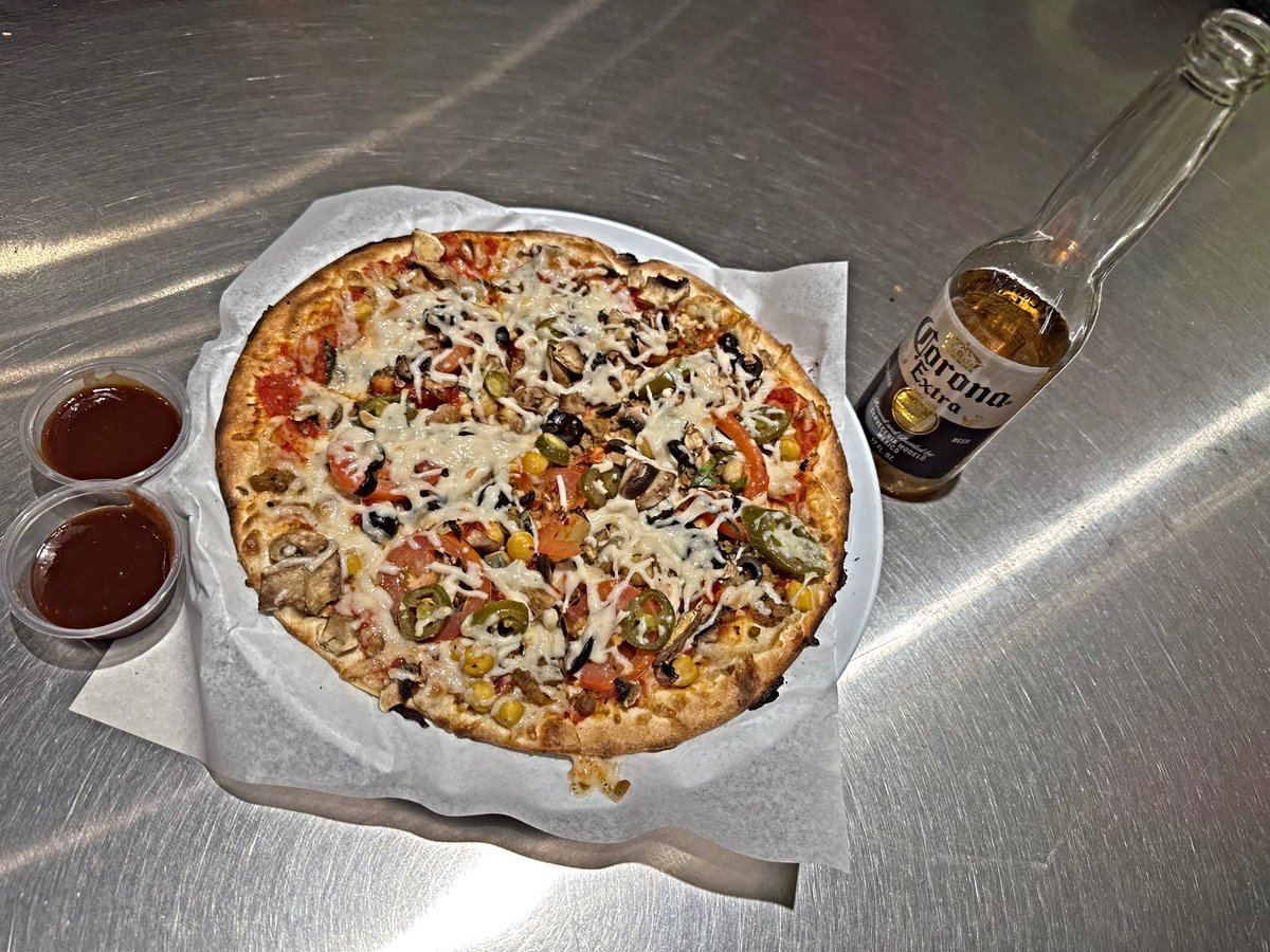 Robotvirgin's tweet photo. Vegan Pizza & a Corona at MOD Pizza, a Vegan Friendly Pizza Restaurant in Hillsboro, OR!
.
.
.
.
#veganpizza #veganprotein #veganmeat #vegancheese #vegan #veganfood #plantbased #veganism #vegansausage #veganfortheanimals #modpizza #dairyfree #portlandvegans #govegan #vegandinner https://t.co/zQRJ01Prob