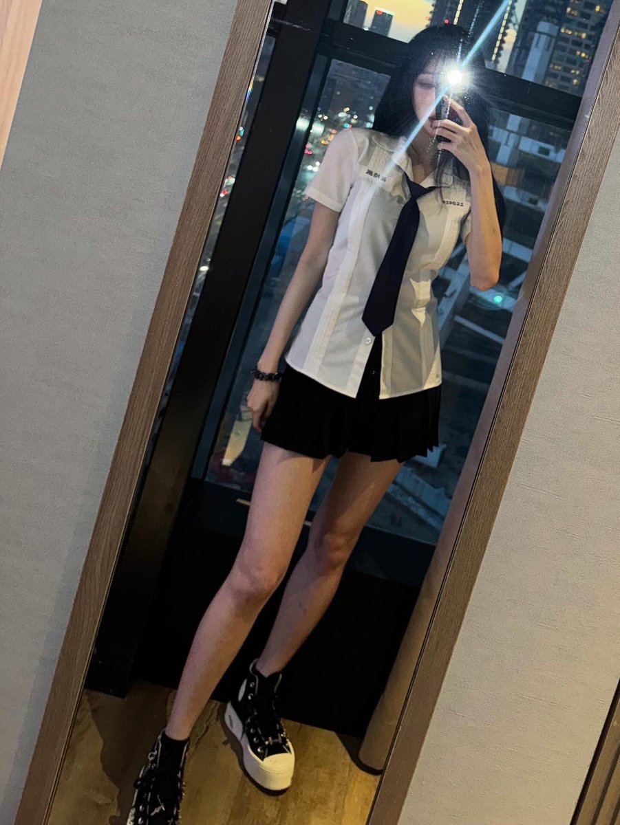 뷰 😈 tweet media