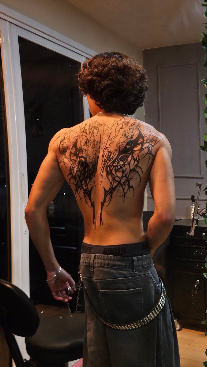 looooore's tweet photo. Fechando as costas 🥰 https://t.co/yqcOLLh6IV