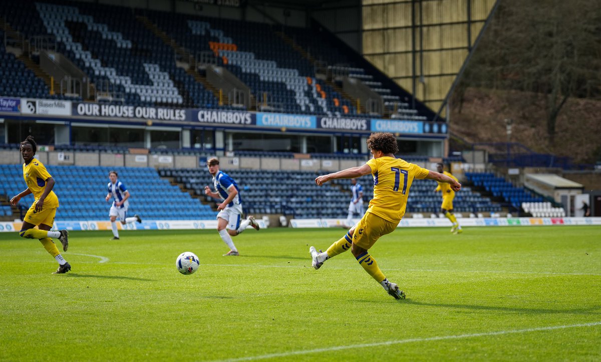 Wycombe Wanderers Academy tweet media