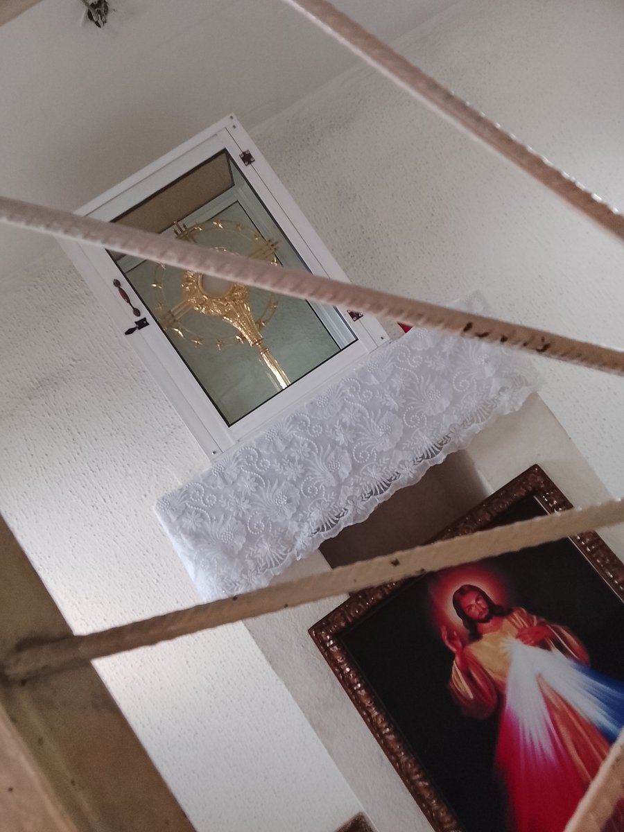 bintabaeby01's tweet photo. @Pontifex @frjamesa
Mothers and getting fabrics miraculously and mysteriously. Pairing with the host or body of christ is not bad I presume.🤍🤣❤️
#HolyEucharist #BlessedSacrament https://t.co/yw9ObDaDU8