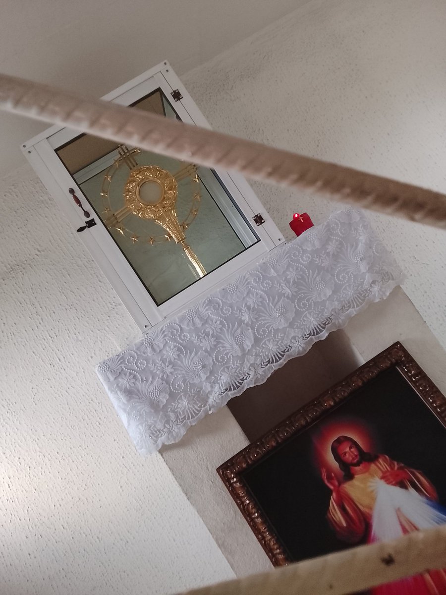 bintabaeby01's tweet photo. @Pontifex @frjamesa
Mothers and getting fabrics miraculously and mysteriously. Pairing with the host or body of christ is not bad I presume.🤍🤣❤️
#HolyEucharist #BlessedSacrament https://t.co/yw9ObDaDU8