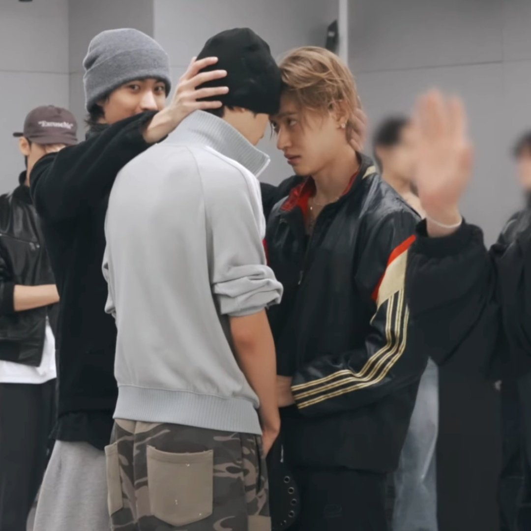 bro might actually be oomf y'all because why did he glance at the camera like that 😭 he knew exactly what he was doing