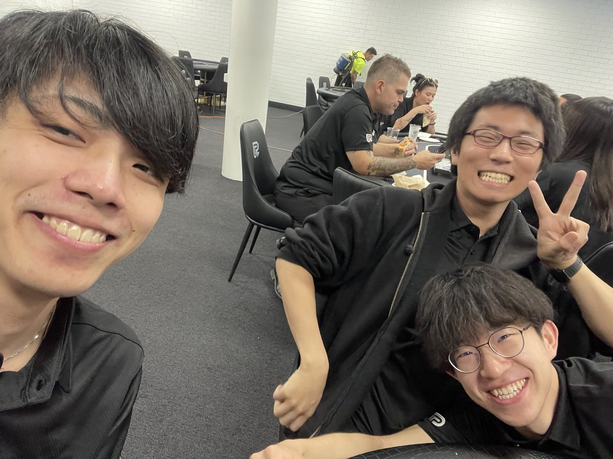 fumiinAustralia's tweet photo. Australiaで過ごした一年が一生の宝物でかけがえのない仲間も出来てしっかり完走しました🇦🇺
貴重な機会をくれたPDAや支えてくれたみんなに本当に感謝を伝えたいです
まだポーカーディーラー人生の途中ですがこの経験を糧に次のステージでも活躍出来ていけたらと思います

次は日本の大型撒きまくるぞ！ https://t.co/rxMaqdh8Rt