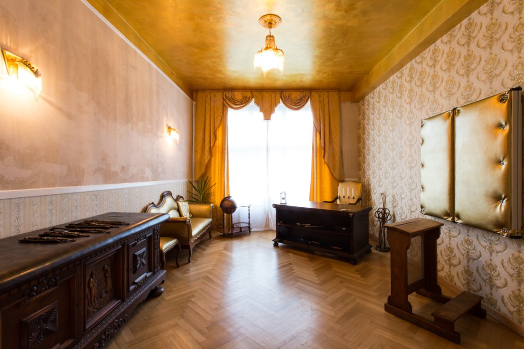 LUXurious Sins tweet media