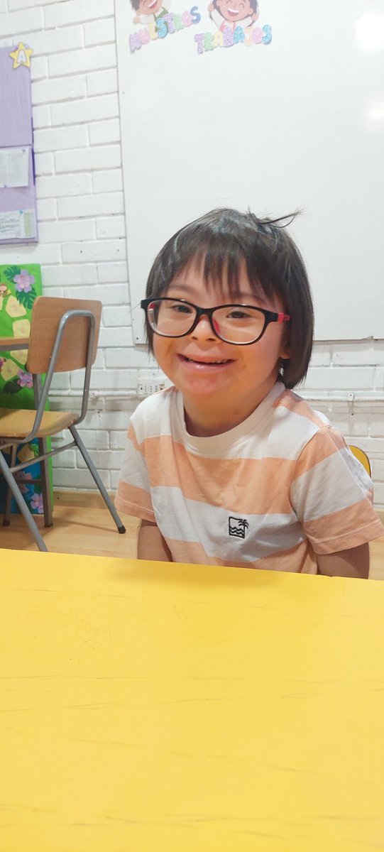 TuitDeMatito's tweet photo. 🏫 Hoy es mi primer día de clases y en Primero Básico. 
¡Espero que todos tengan un lindo año escolar! 🎓 https://t.co/QfSAdSDlb4