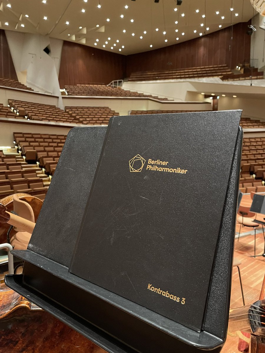 【ご報告】
この度オーディションに合格し、4月よりベルリンフィルハーモニー管弦楽団 カラヤンアカデミーの奨学生に選ばれました！
留学生活の目標のひとつでもあったのでとても嬉しいです😃
コントラバスの日本人としては歴代3人目、23年ぶりだそうです！