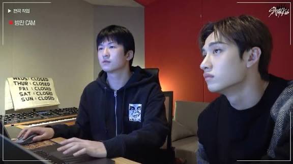 HYJ97s's tweet photo. versachoi has been working with 3racha and skz since clé miroh, he Respects skz as producers and artists and you can tell how much they enjoy working together like at this point he's the 9th honorary stray kids' member https://t.co/8ksAMtcWyO