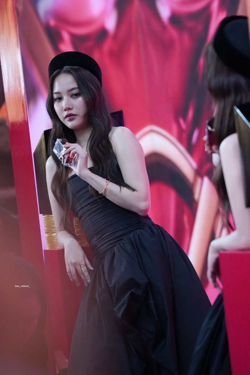bee_nidarat_'s tweet photo. ถ่ายน้องฟรีนที่อยู่ในกระจก

SAROCHA YSL LIBRE BERRY EVENT
#BERRYCRUSH #YSLBEAUTYTH
#srchafreen https://t.co/oiYNbUxE0v